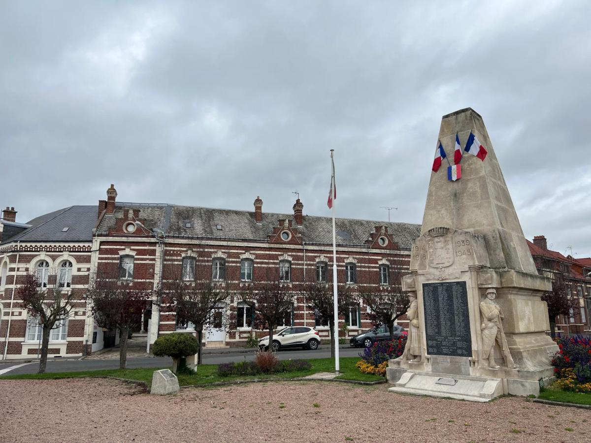 Le Conde Hotel Montdidier  Esterno foto